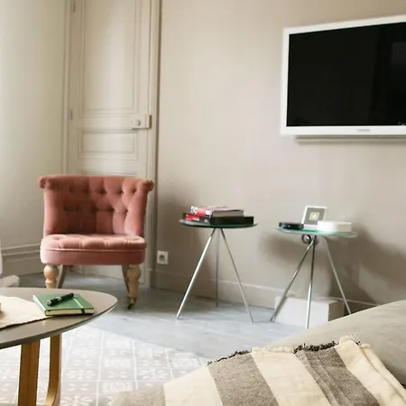 Eiffel Tower & Les Invalides - 1br - Cityapartmentstay
